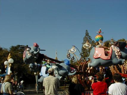 Dumbo ride<br>Location: <a href="https://www.google.com/maps/search/?api=1&query=33.81356,-117.91885" target="_new">Disneyland</a>